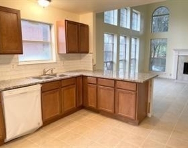 3149 Riverside Drive - Photo Thumbnail 9