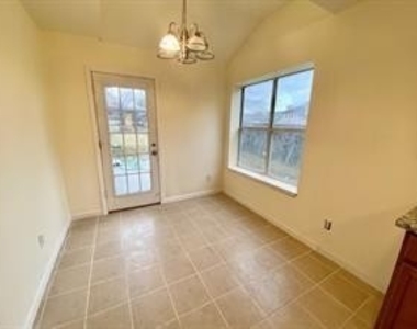 3149 Riverside Drive - Photo Thumbnail 10