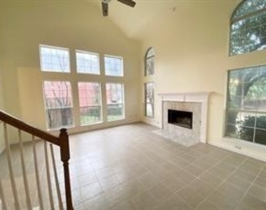 3149 Riverside Drive - Photo Thumbnail 3