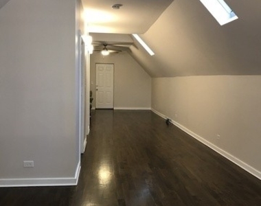 1426 W Walton Street - Photo Thumbnail 9