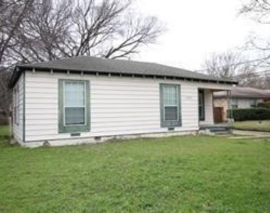 1737 Oak Hill Circle - Photo Thumbnail 2