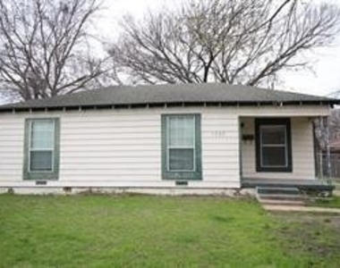 1737 Oak Hill Circle - Photo Thumbnail 0