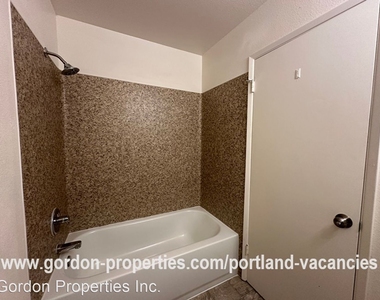 4406-4408 Se 28th Ave - Photo Thumbnail 24