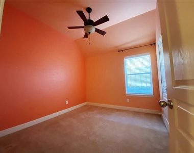 2436 Bridgeport Drive - Photo Thumbnail 9