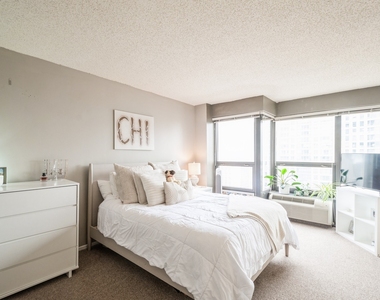 30 E Huron Street - Photo Thumbnail 7