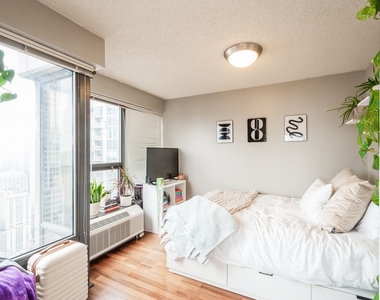 30 E Huron Street - Photo Thumbnail 9