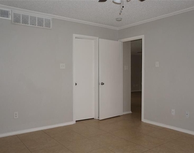 2728 Copper Creek Drive - Photo Thumbnail 6