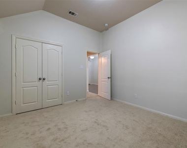 1733 Castle Creek Drive - Photo Thumbnail 6