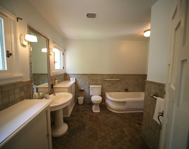 2243 E Live Oak Dr - Photo Thumbnail 22