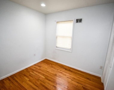 190 Zabriskie St - Photo Thumbnail 9