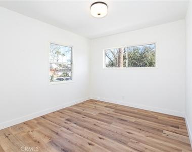 18536 Cantara Street - Photo Thumbnail 13