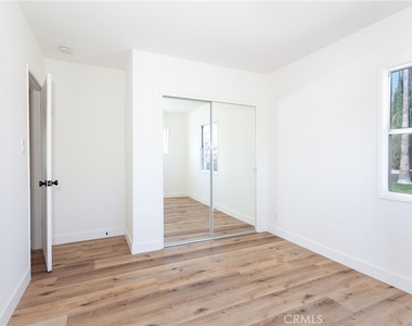 18536 Cantara Street - Photo Thumbnail 14