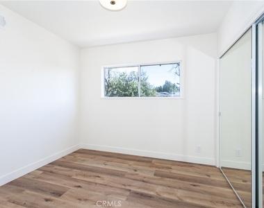 18536 Cantara Street - Photo Thumbnail 15