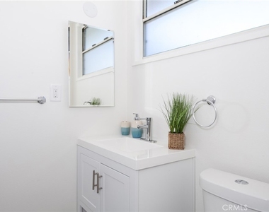 18536 Cantara Street - Photo Thumbnail 6