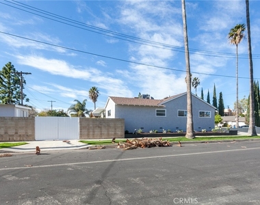 18536 Cantara Street - Photo Thumbnail 27