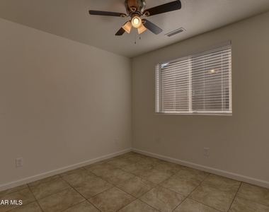 3027 N Corrine Drive - Photo Thumbnail 12