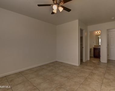 3027 N Corrine Drive - Photo Thumbnail 9