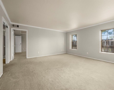 353 N Post Oak Lane - Photo Thumbnail 4