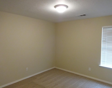 1605 Oak Point Court - Photo Thumbnail 11