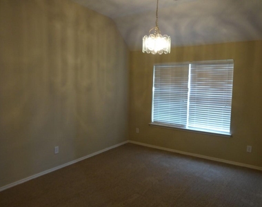 1605 Oak Point Court - Photo Thumbnail 5