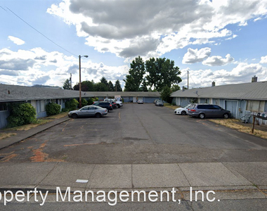 310 42nd Street Mckenzie Cottages - Photo Thumbnail 0