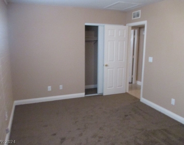 1128 Greenway Drive - Photo Thumbnail 11