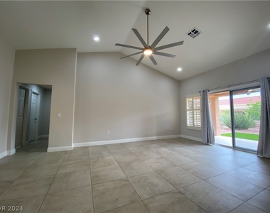 9045 Villa Ridge Drive - Photo Thumbnail 4