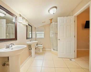 104 E Cherry Street - Photo Thumbnail 14