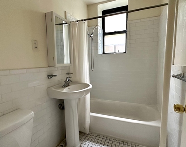 323a East 89th Street - Photo Thumbnail 2