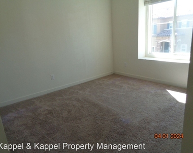 1075 Johns Hopkins Ct - Photo Thumbnail 7