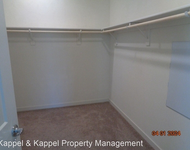 1075 Johns Hopkins Ct - Photo Thumbnail 15