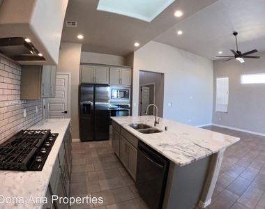 3729 Santa Clarita - Photo Thumbnail 20