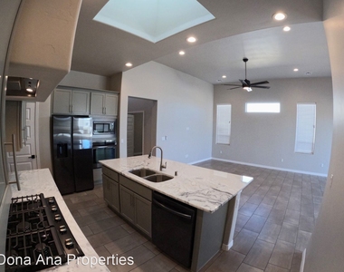 3729 Santa Clarita - Photo Thumbnail 24