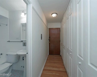 520 W Buckingham Pl - Photo Thumbnail 3