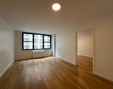 333 East 49th Street - Photo Thumbnail 5