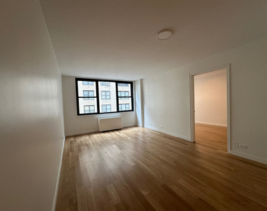 333 East 49th Street - Photo Thumbnail 1