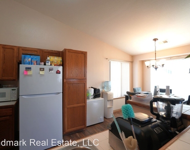 3895 Strawberry Field Grove Unit G - Photo Thumbnail 7