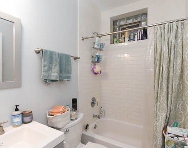 870 W. Buckingham, Unit 8 - Photo Thumbnail 17