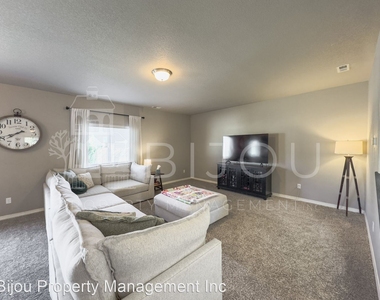 7378 Benecia Dr - Photo Thumbnail 6