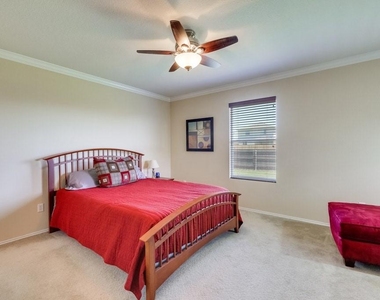 229 Foxglove Dr - Photo Thumbnail 12