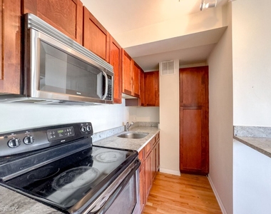 4180 N. Marine Drive, Unit A0111 - Photo Thumbnail 3