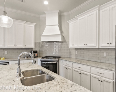 1401 Pinnacle Park Ln #311 - Photo Thumbnail 10