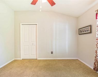 1422 Tawnyberry Court - Photo Thumbnail 13