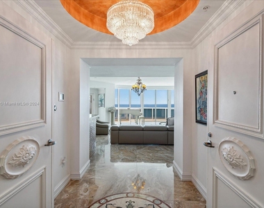 18201 Collins Ave - Photo Thumbnail 2