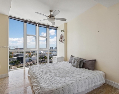 18201 Collins Ave - Photo Thumbnail 25