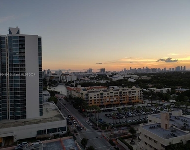 2899 Collins Ave - Photo Thumbnail 22