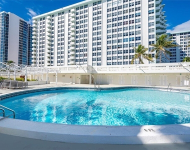 2899 Collins Ave - Photo Thumbnail 39