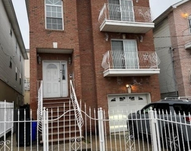 31 Chester Ave - Photo Thumbnail 0