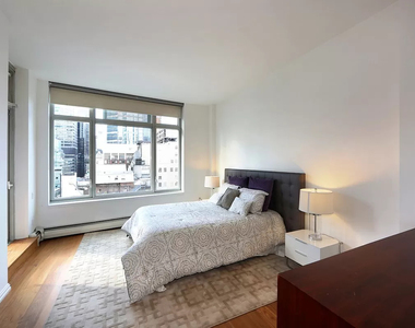 205 East 59th Street - Photo Thumbnail 3