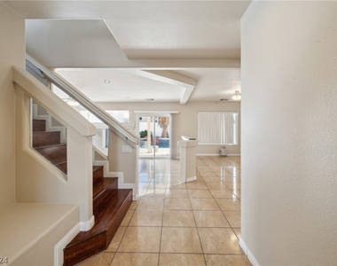 6629 W Camero Avenue - Photo Thumbnail 1